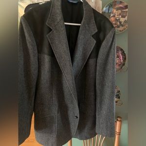 Men's Gray wool sports coat. Size 46L